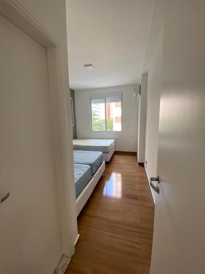 Apartamento Guaruja Pitangueiras 50 Metros Da Praia. Buitenkant foto